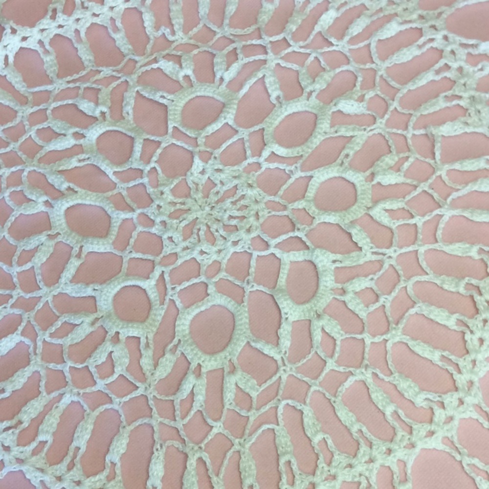 FINAL SALE PRICE Vintage Display Doilies - Picture 5 of 7